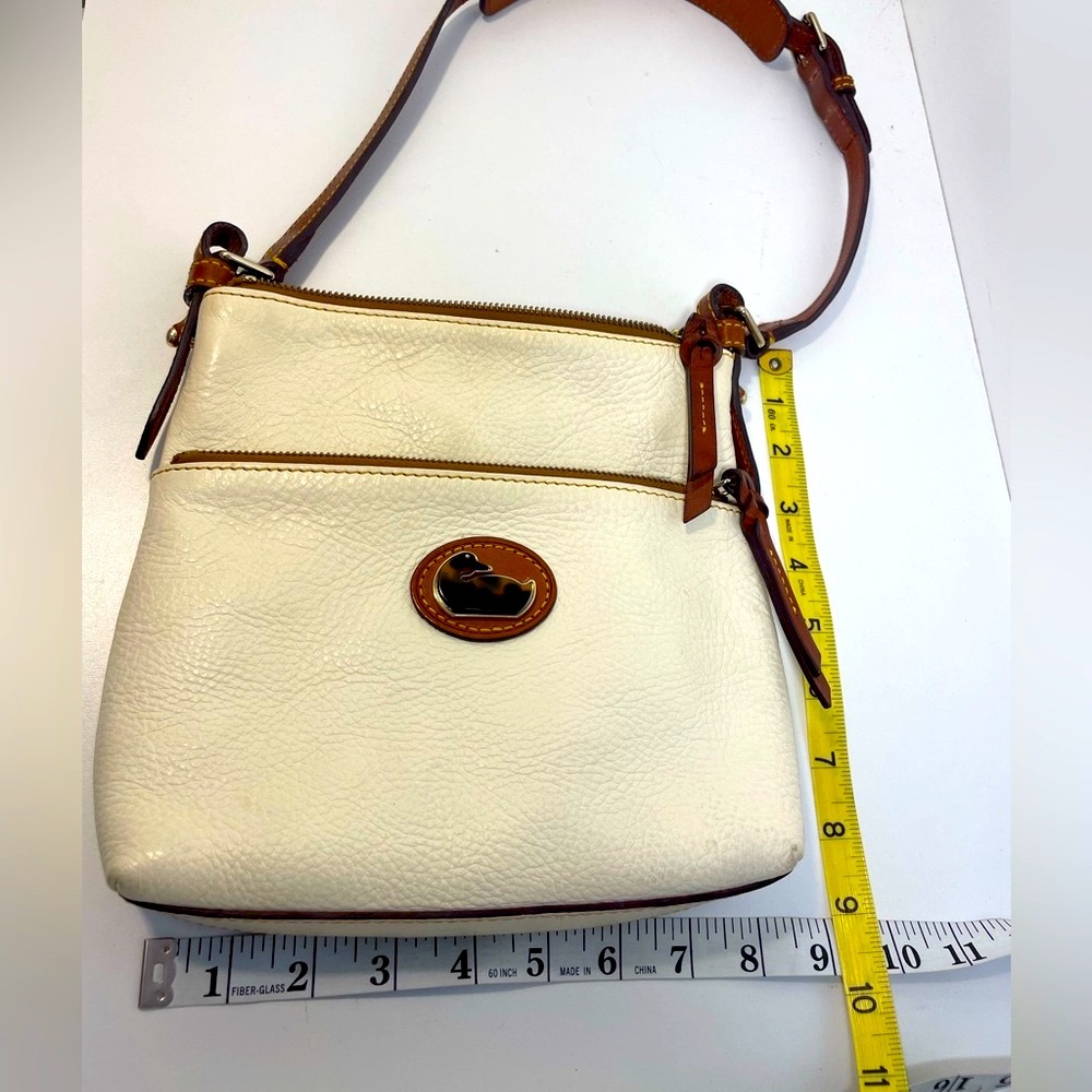 Dooney & Bourke Cream and Brown Leather Small Letter Carrier Shoulder Bag EUC - Picture 11 of 16